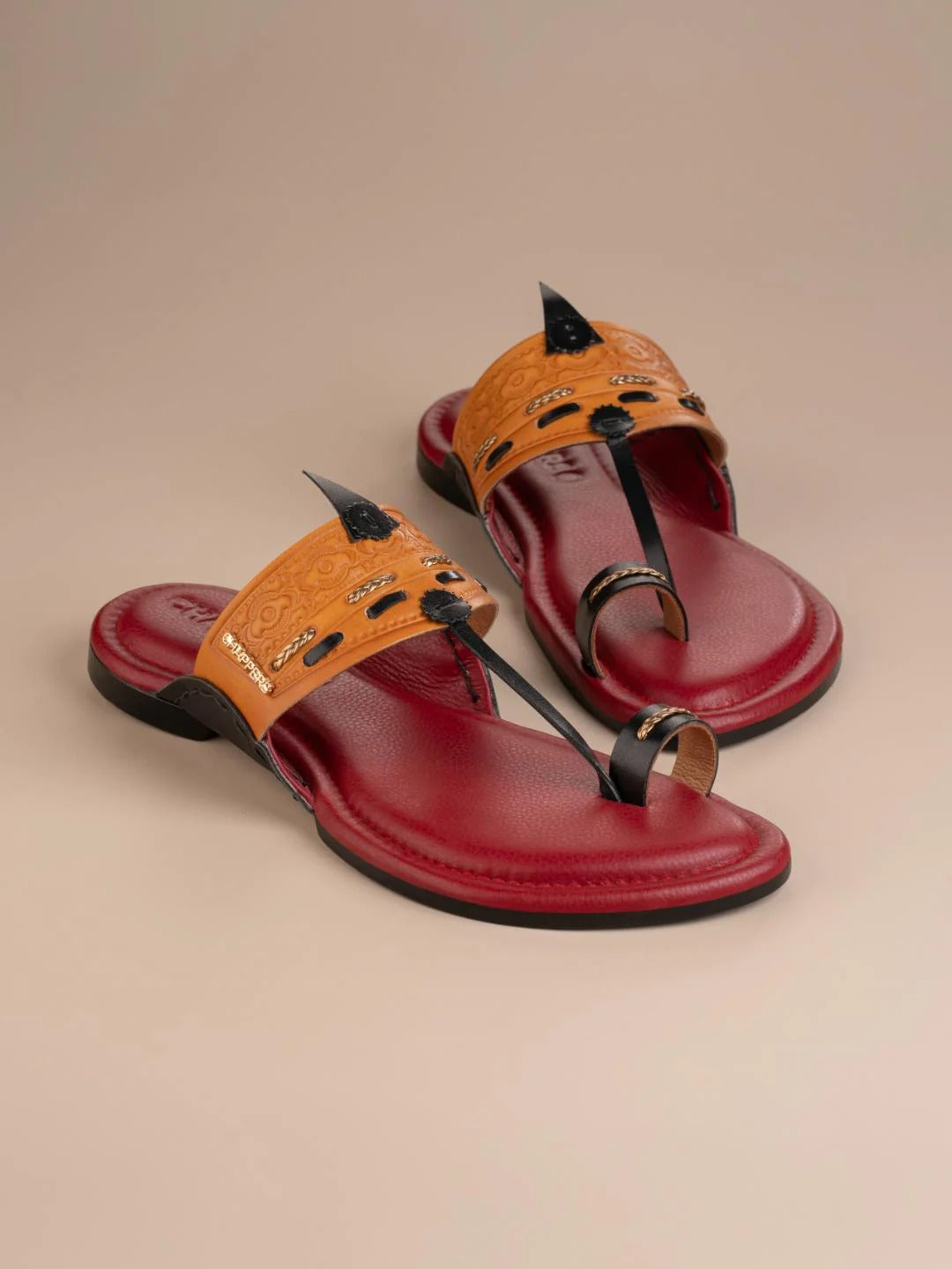 Nomadian-Red/Tan